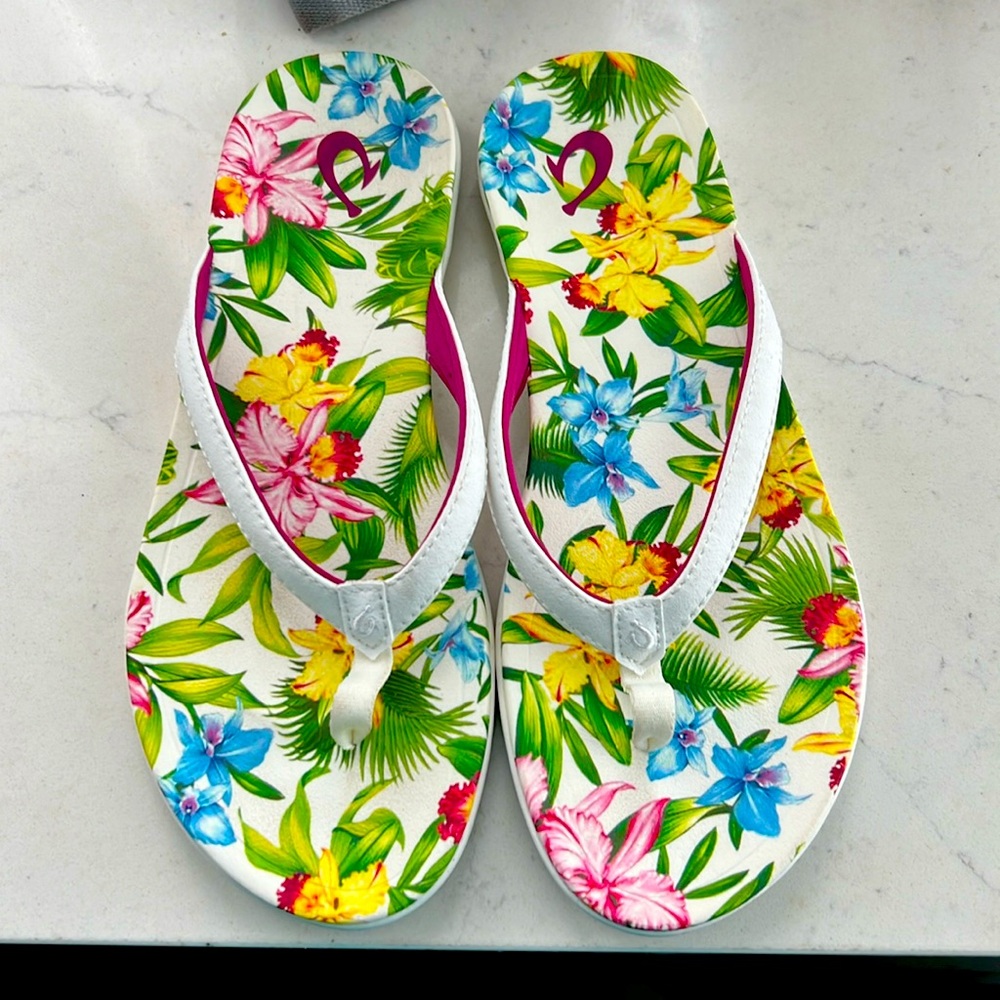 Olukai flip flops.     NWOT